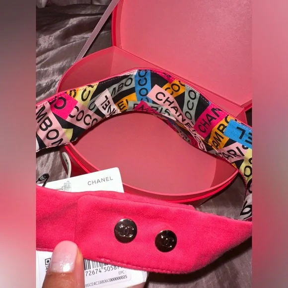 Chanel BNWT Fuchsia pink visor hat with black sequin CC Chanel Vintage Pink Visor – Dina C main image 4